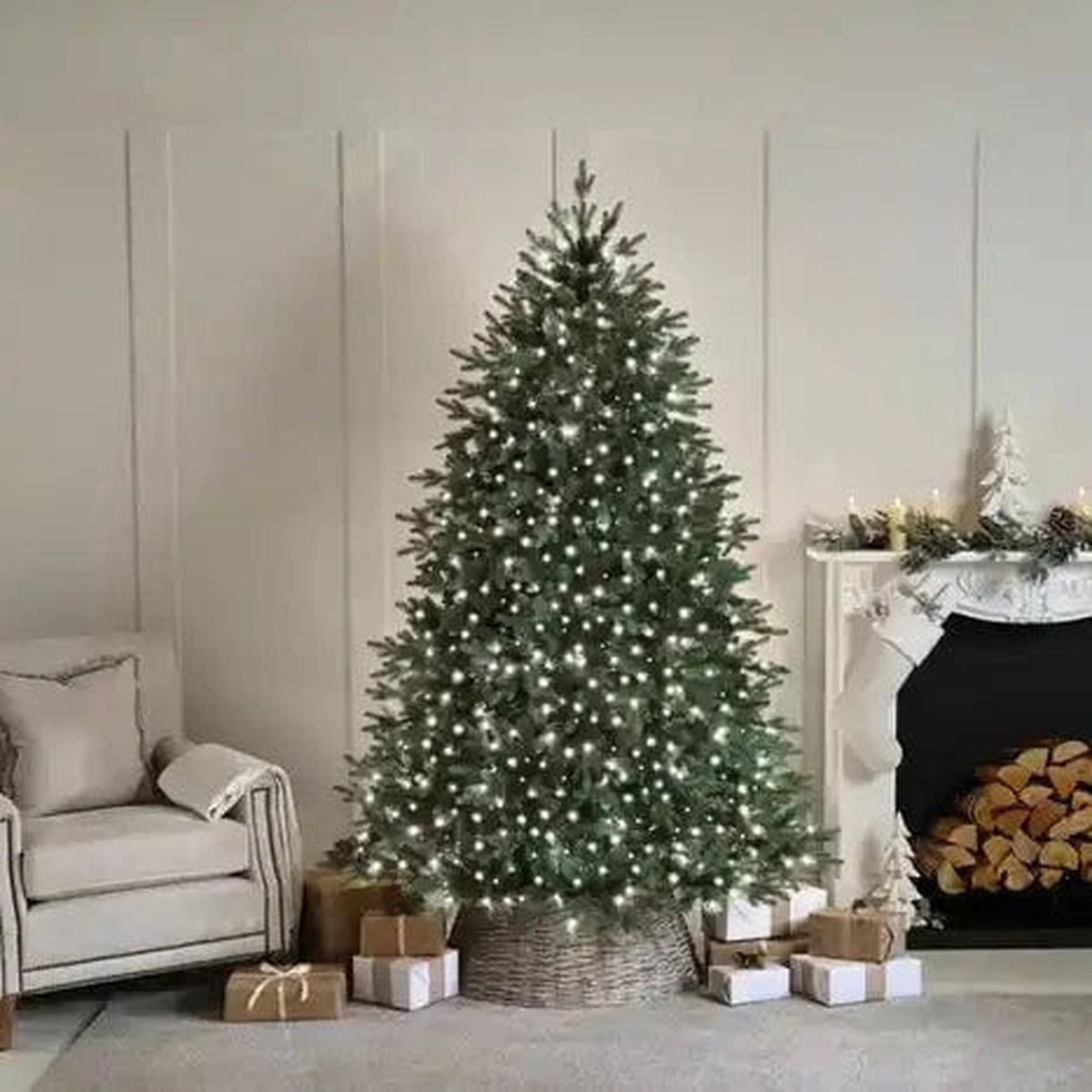1000 Compact Christmas Tree Lights - White