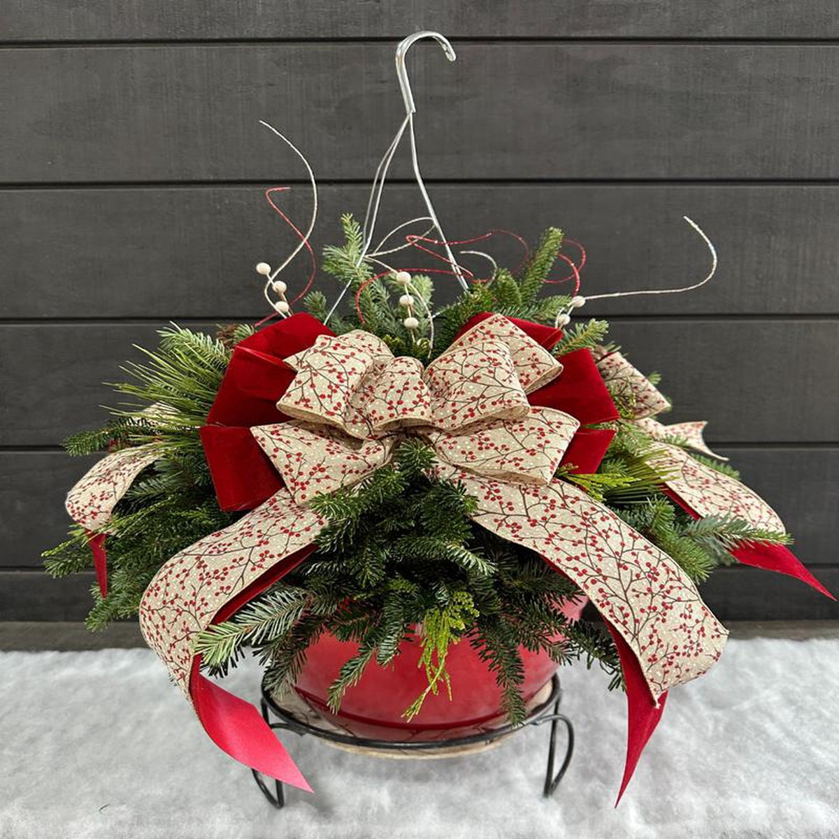 128221 Decorated Frosty Berry Hanging Basket (Xmas)