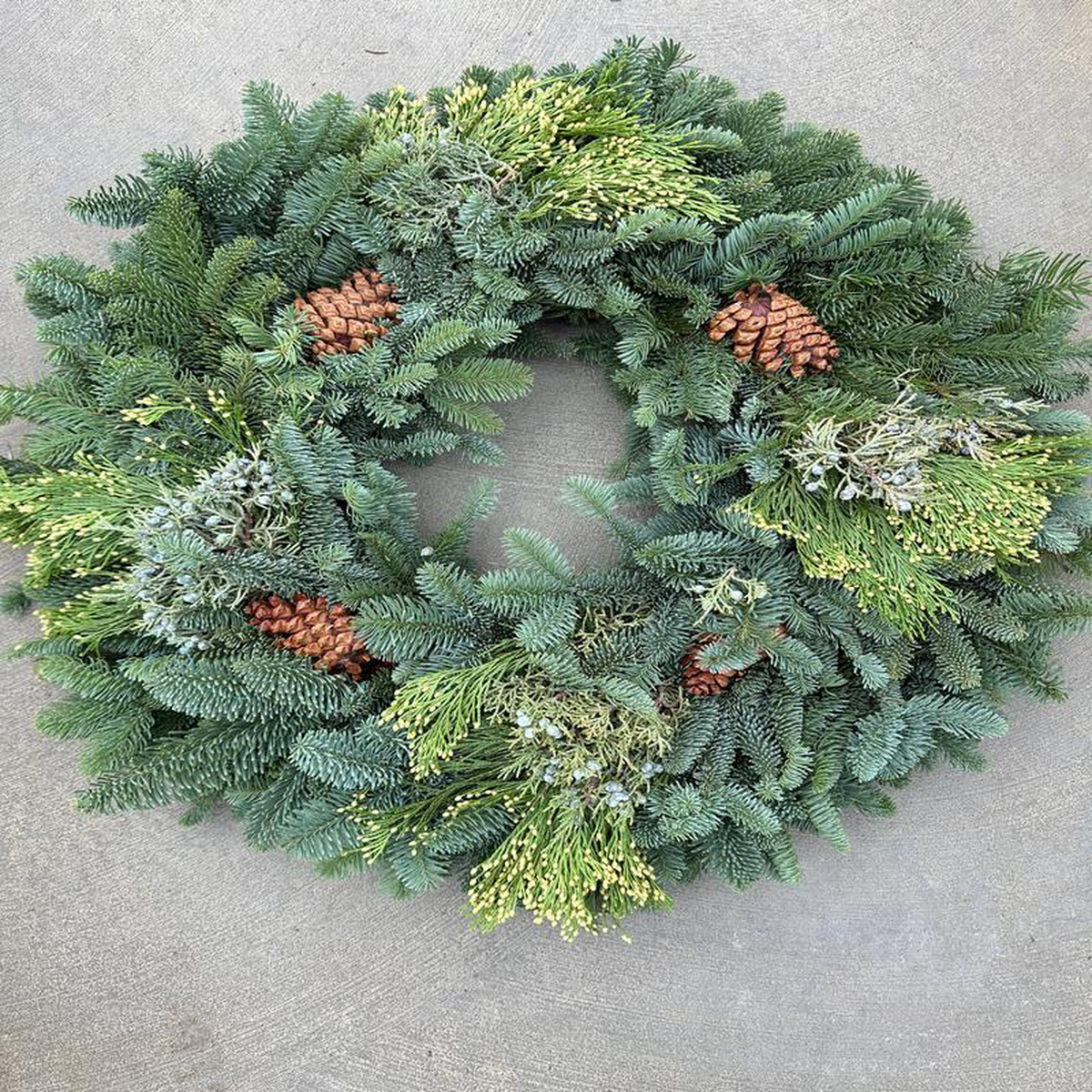 128243 Mixed Evergreen Wreath (Xmas)