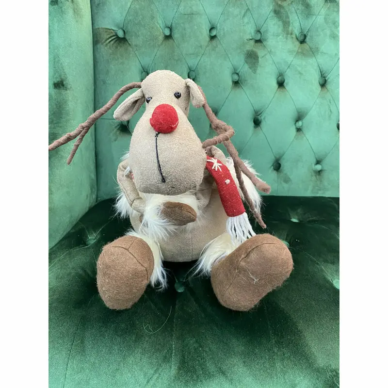 PLUSH SITTING REINDEER