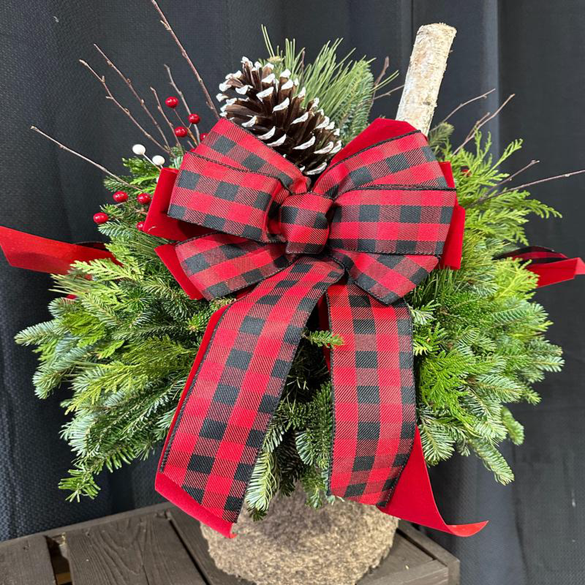 128221 Decorated Red 038 Black Buffalo Plaid Fiber Pot (Xmas)