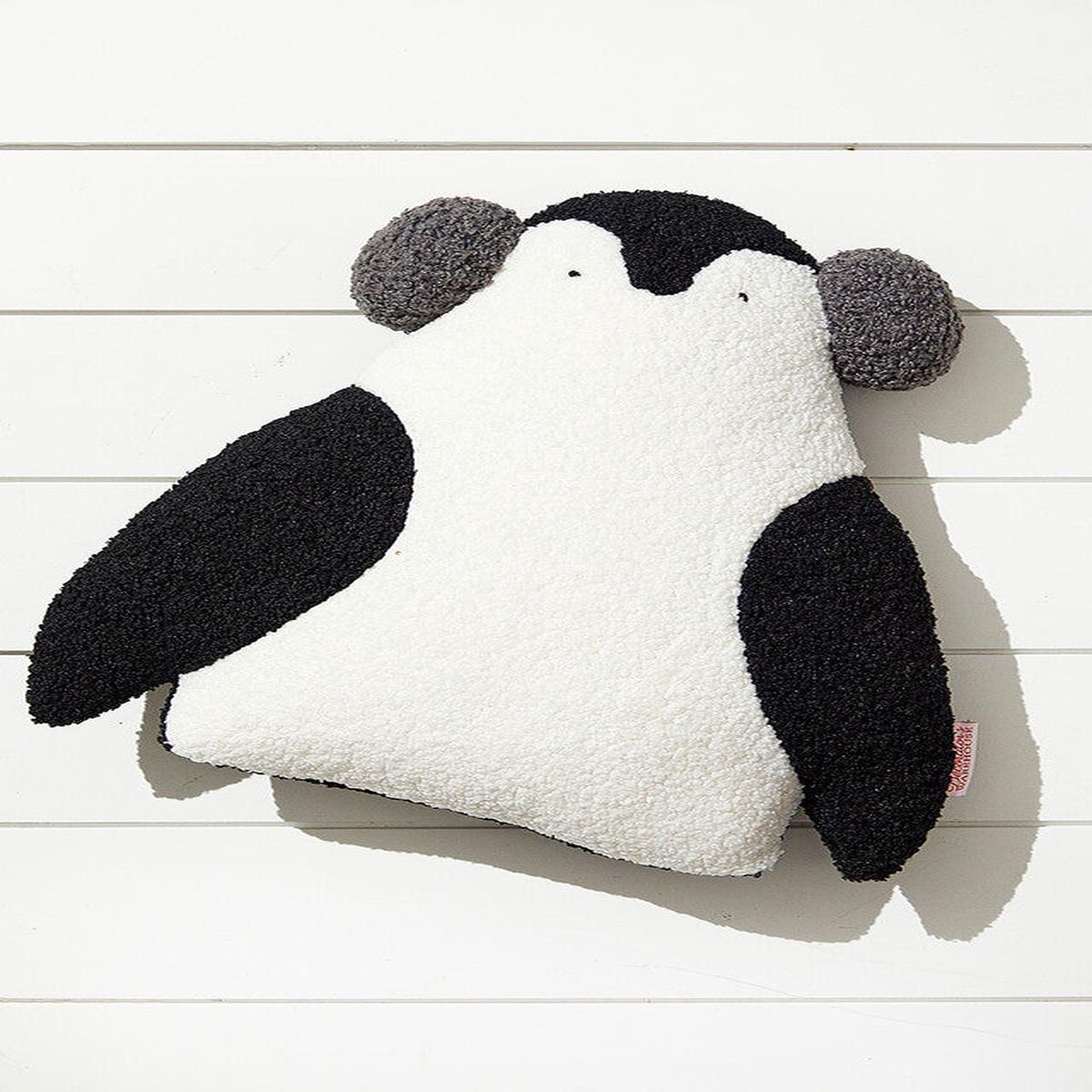 Penguin Pillow 16