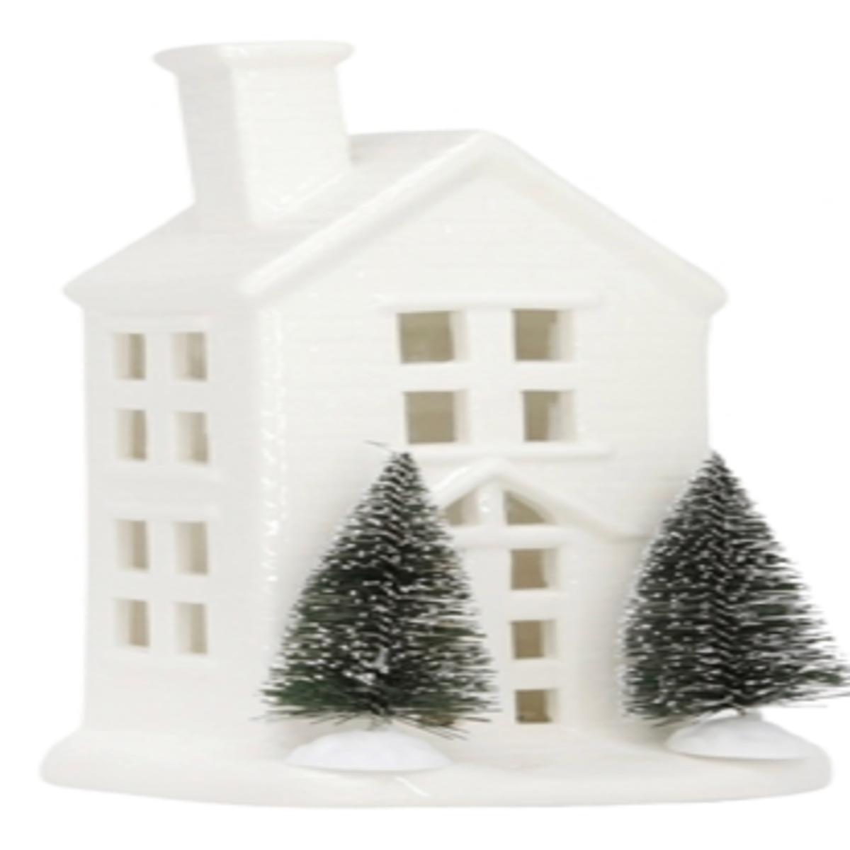 Wing Tai Trading WTT 25PXF913 Lighted Cottage w/Trees